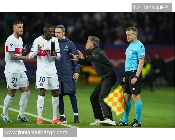 客场战胜巴萨罗腾盛赞恩里克碾压欧洲教练群雄 客场战胜巴萨罗腾盛赞恩里克碾压欧洲教练群雄